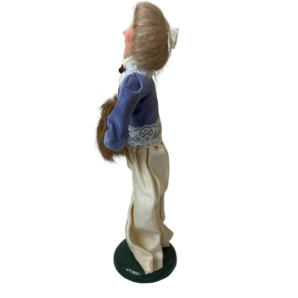 1986 Byers Choice Woman Christmas Caroler‎ w/ Fur Muff  13